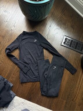 Gymshark Black Seamless Long Sleeve Top & Leggings Set (Charcoal Black)